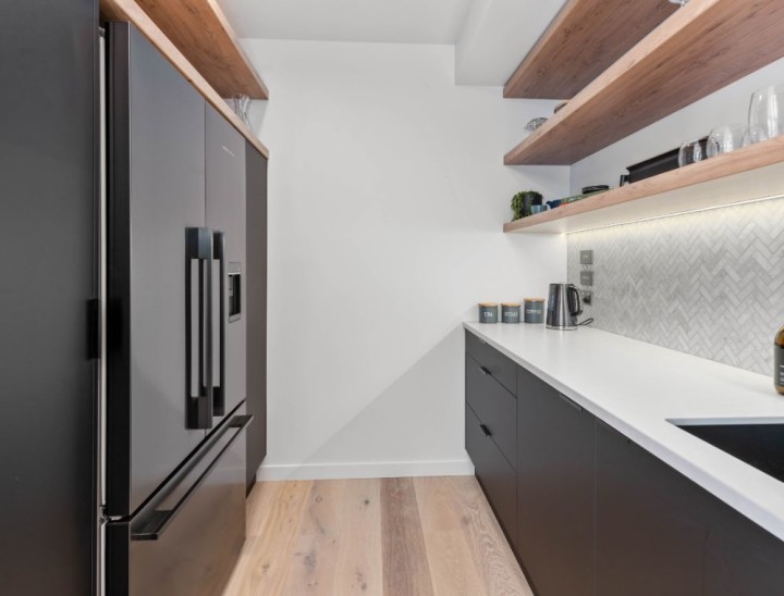 079 Open2view ID484902 10 Rich Rise